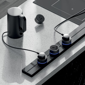 AZKO Krisbow Stop Kontak & Rel Colokan Surface - Hitam Electric Socket Terminal Colokan Listrik Kotak Kontak Peralatan Elektronik