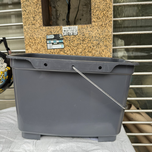 Twin-Bucket Pail 22 Liter / Ember untuk Kebersihan dengan Sekat