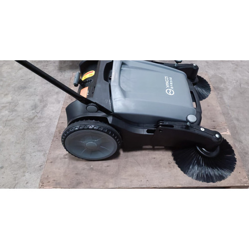 Manual Sweeper - S1 / Mesin Sapu Dorong dengan Spray