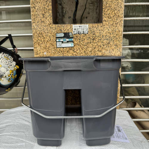 Twin-Bucket Pail 22 Liter / Ember untuk Kebersihan dengan Sekat