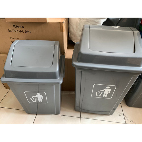 Tempat Sampah Abu-Abu Tutup Goyang