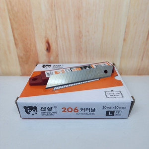 Isi cutter besar 18 mm L206 Meterial alloyed tool steel SINSEUNG Cutter Blade 18mm 14 Segments (10 pcs per tube)