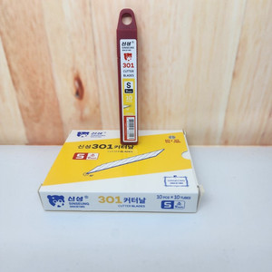 Isi cutter kecil 9 mm 30 derajat S301 Material alloyed tool steel SINSEUNG Cutter Blade 9mm (10 pcs per tube)