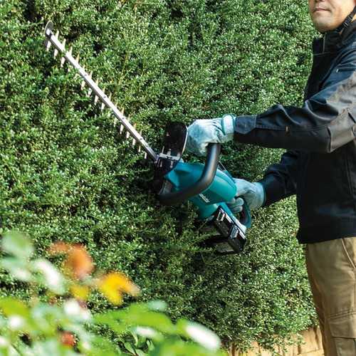 MAKITA Mesin Potong Dahan Tanaman DUH 651 RT2 Hedge Trimmer Cordless