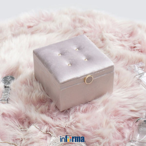Informa 12X12.3X7.6 cm Camilla Kotak Perhiasan - Abu-Abu