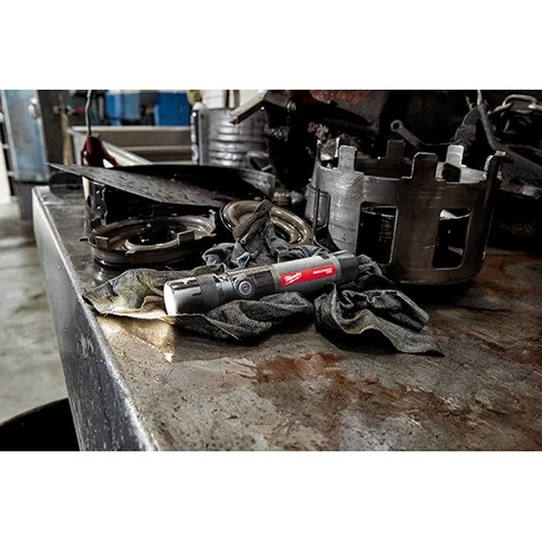 Milwaukee L4 TMLED-301 | Rechargeable USB Twist Focus Flashlight | LED Flashlight with 1100 Lumens IP67