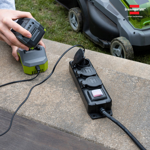 Stop Kontak Kabel Ekstensi Colokan Terminal Listrik 3 Lubang Brennenstuhl Cable Extension Outdoor 3 Socket 2m IP44 dengan Tutup Pelindung dan Switch - 1159950013
