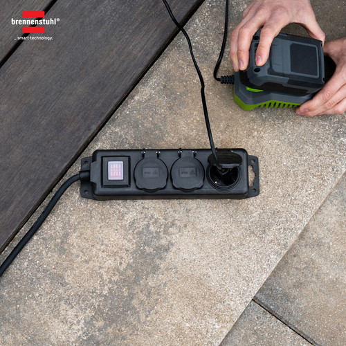 Stop Kontak Kabel Ekstensi Colokan Terminal Listrik 3 Lubang Brennenstuhl Cable Extension Outdoor 3 Socket 2m IP44 dengan Tutup Pelindung dan Switch - 1159950013