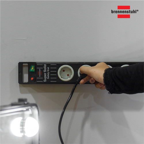 Stop Kontak Kabel Extension Terminal Listrik 5 Lubang Brennenstuhl Super Solid Line dengan kabel 2,5m dan Switch 1153380115