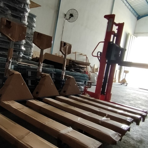 Stacker Manual Superform 1500 kg MHSD15 3000 mm Ban Ngai
