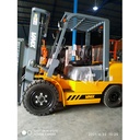 Pusat Penjualan Forklift Diesel V Max Engine Isuzu cap 3 Ton tinggi 3m