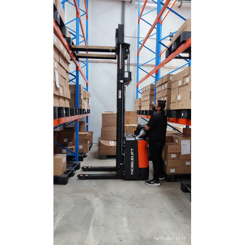 HAND STACKER ELECTRIC CAP 1.6 TON TINGGI 3.4 m s/d 5.3m MERK NOBLELIFT HAND STACKER FULL ELECTRIC BERKWALITAS BAGUS