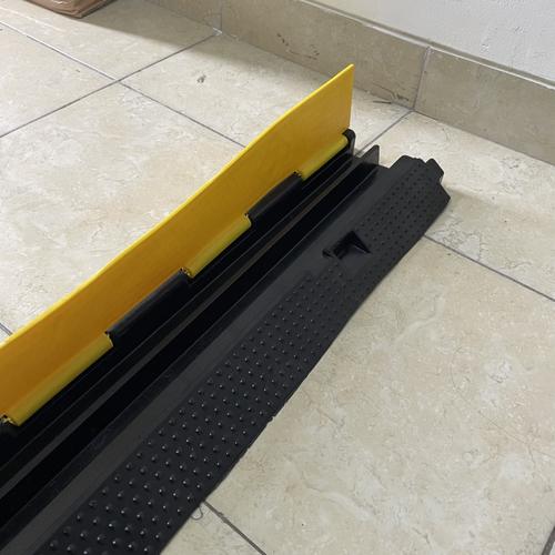 Polisi Tidur Pelindung Kabel / Speed Bump Cable Ramp Protector 2 Line