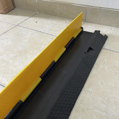 Polisi Tidur Pelindung Kabel / Speed Bump Cable Ramp Protector 1 Line