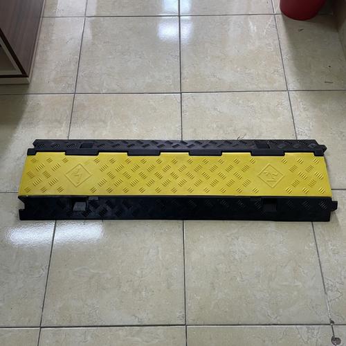 Polisi Tidur Pelindung Kabel / Speed Bump Cable Ramp Protector 3 Line