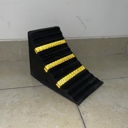Wheel Chock 3 Kg / Pengganjal Roda 15 x 25 x 18.5 cm