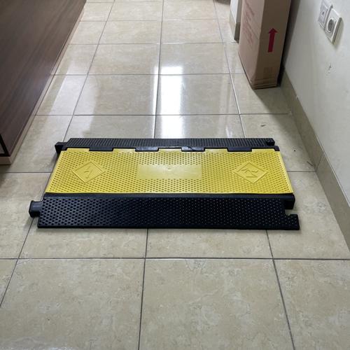Polisi Tidur Pelindung Kabel / Speed Bump Cable Ramp Protector 5 Line
