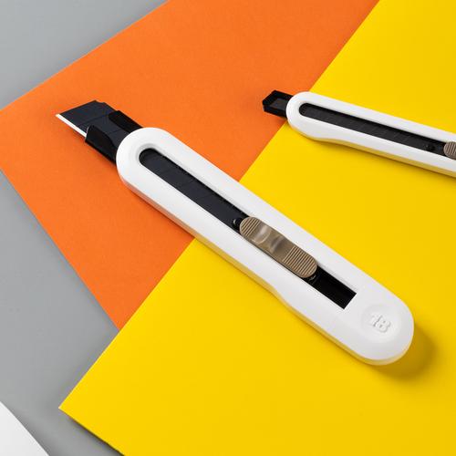 Deli Nusign Cutter / Pisau Kecil Bahan SK5 Anti Karat Praktis NS06X
