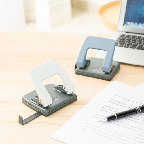 Deli Pembolong Kertas / 2-Hole Punch Kapasitas 20 Lembar E0102