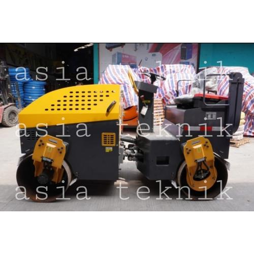 Mesin Baby Roller Double Drum 2 Ton Pemadat Aspal