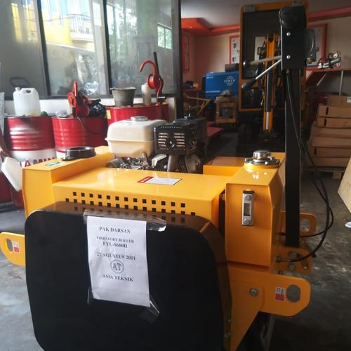 Mesin baby roller double drum. Mesin pemadat tanah aspal. Honda GX270