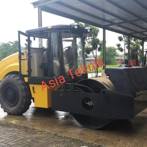 tandem roller 8 ton. 8000kg engine cummins