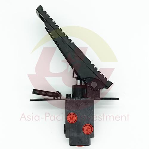 Pedal/Foot valve sparepart excavator 20 Ton