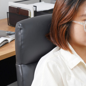 Informa Uzziel Kursi Kantor Sandaran Sedang - Hitam Tempat Duduk Kerja Dengan Roda Office Chair Kursi Eksekutif Furniture Indoor Kantor