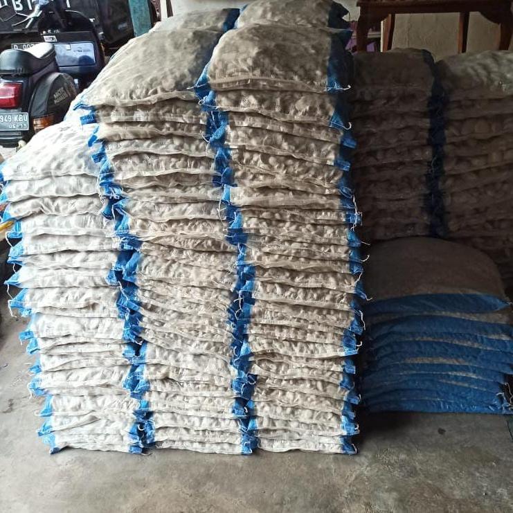 Batu Koral Putih, uk. sedang (1 Karung : -/+10 kg) 
