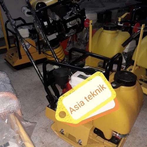 [EZM.1392090] stamper kodok diesel / plate compactor with water tank