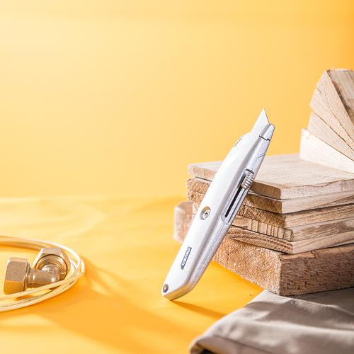 [EZO.7000911] Deli Utility Knife / Cutter Aluminium SK5 Kunci Otomatis DL4260