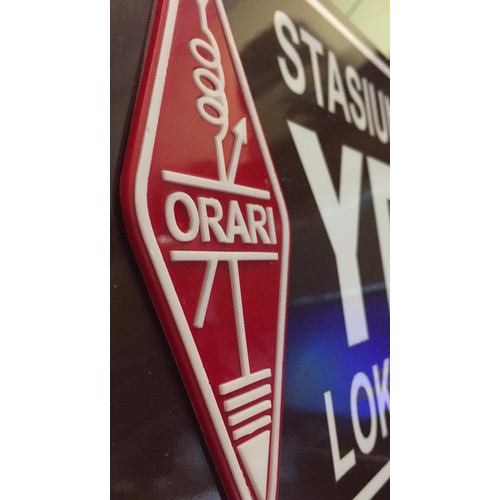 [EZO.1000689] Papan Callsign Timbul Orari Rapi Akrilik 49x19x0.3 Kolsen Call Sign